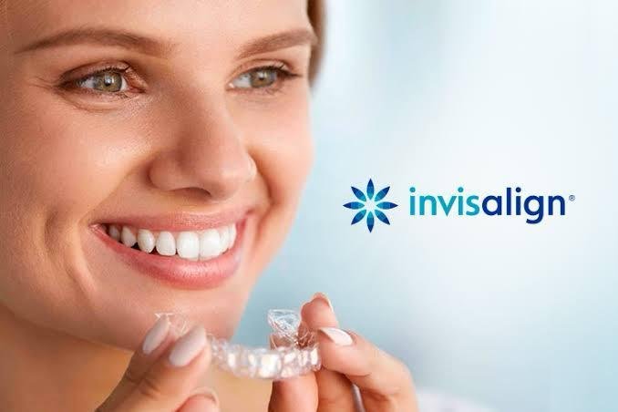 O uso do Invisalign causa dor ou desconforto, como os aparelhos tradicionais?