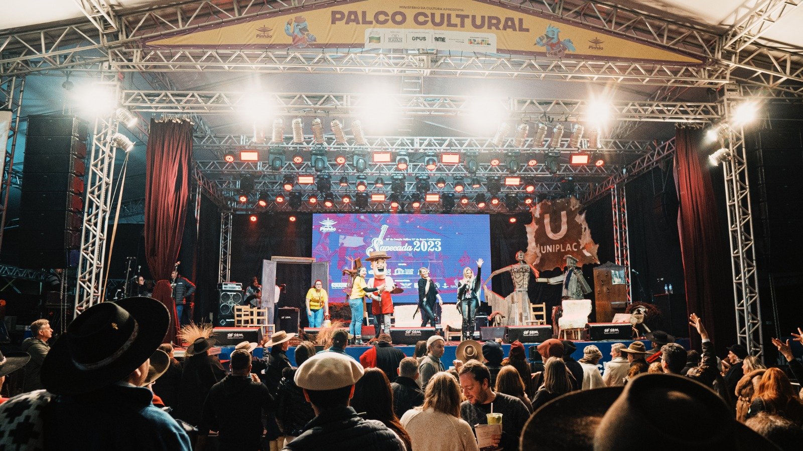 Fort Atacadista aposta em ativacoes de marca que unem diversao brindes e muita proximidade com os visitantes da Festa do Pinhao