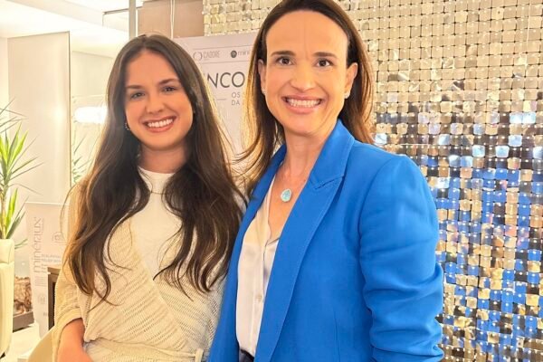 A empresaria Ana Paula Winckler da marca Mineraux Beauty com a medica dermatologista Dra Debora Cadore Foto Ricardo Verka